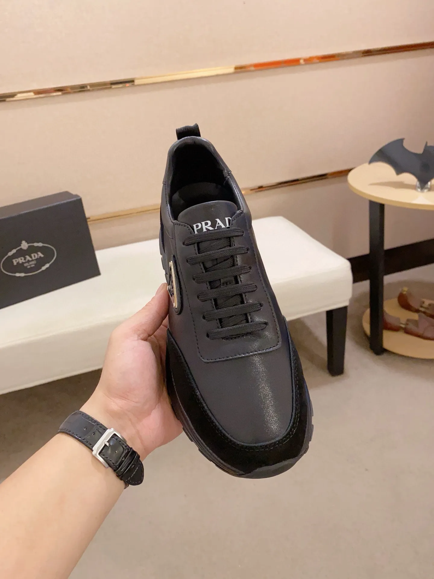 Men's shoes 💰: 500💰 [Prada～Prada] Trendy new styles are on the market. Same style as the official website. Counter quality. Original matching. [Strong] [Strong] Selected first-layer cowhide fabric. Comfortable and breathable sheepskin lining, fine workmanship, upper layer made of 100% pure cowhide, original last shape, comfortable on the feet, shoe sizes 38 to 44